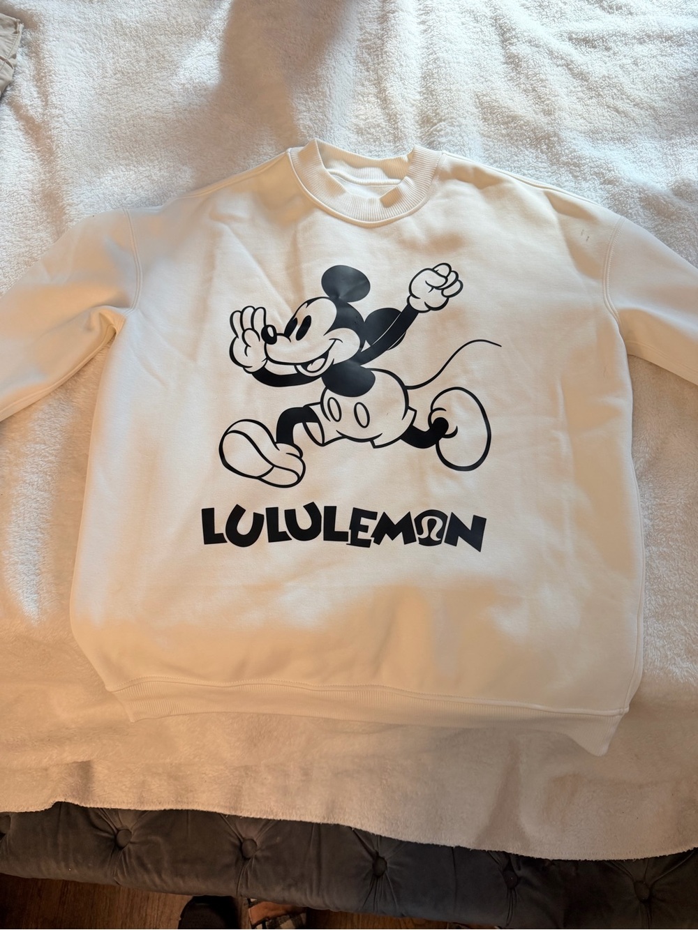 lululemon athletica Men’s White Crewneck Sweatshirt with Black Graphic NWOT